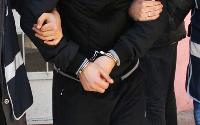 Kritik isme FETÖ gözaltısı