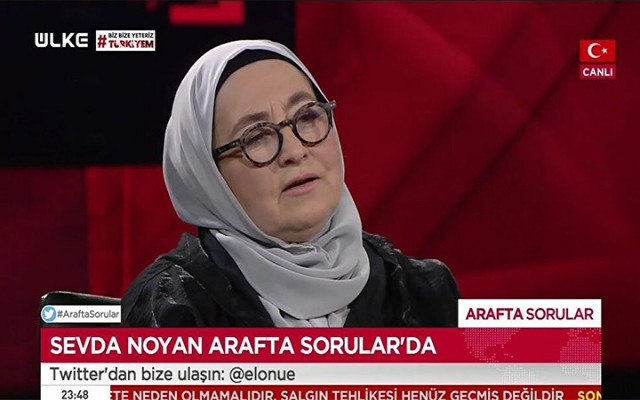 Canlı yayında komşularını tehdit etti