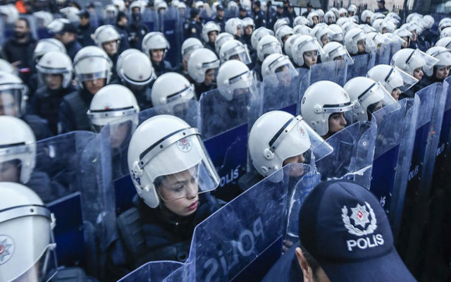 Polislere elektroşok cihazı kullanma yetkisi