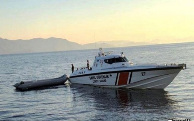 Yunanistan, polis botumuza taciz ateşi açtı