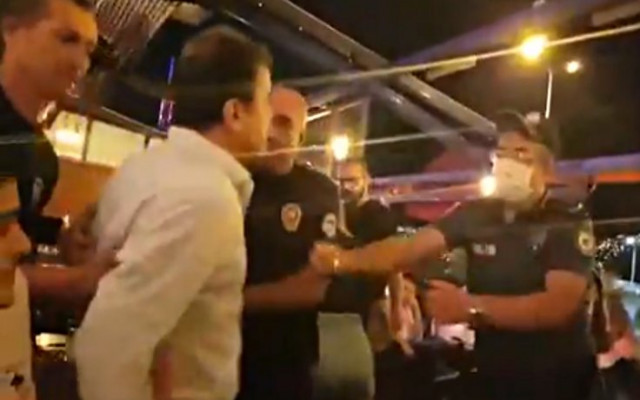 Polis gözaltına aldığı baro başkanını suçladı