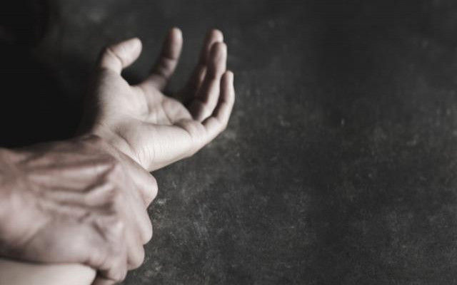 Karısını vahşice öldüren adam deli numarasıyla kurtulmaya çalıştı