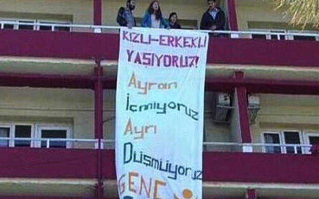 Muhafazakar değiliz diyen gençlere ilginç ceza