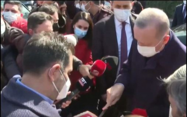 67 Yaşına Giren Erdoğan'a Komşularından Doğum Günü Pastası