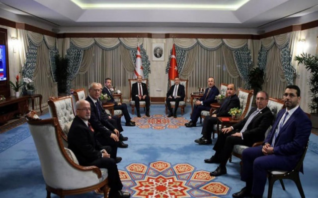Resmi Görüşmede Atatürk Portresi Yerine Erdoğan'ınki Asıldı