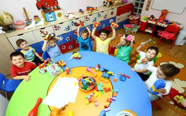 Kısıtlamadan Muaf Olan Ailelelerin Çocukları İçin Kreşler Açık Olacak