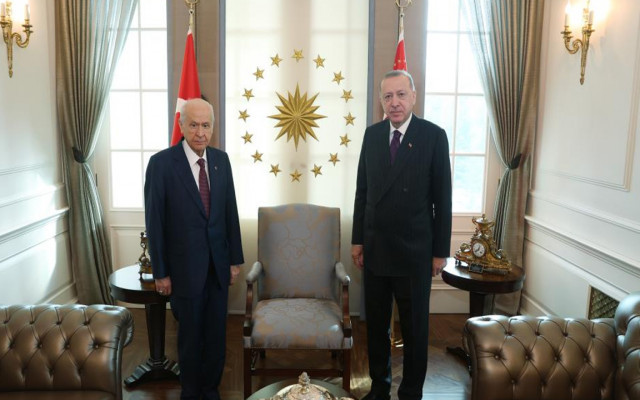 Erdoğan'ın Bahçeli'den izinsiz Bakan değiştiemeyeceği İddiası
