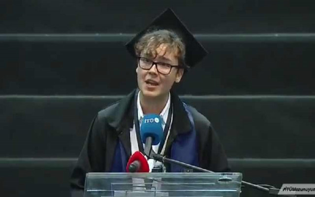 İTÜ Birincisinden Ayakta Alkışlanan Konuşma: Yozlaşmış Sistemi Değiştireceğiz