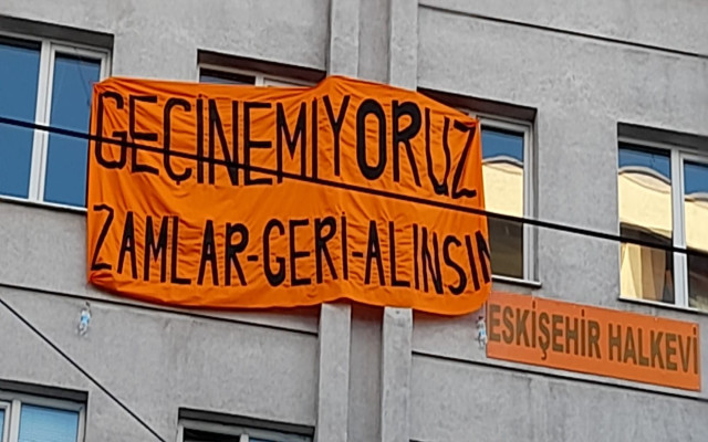Geçinemiyoruz Demek de Yasaklandı