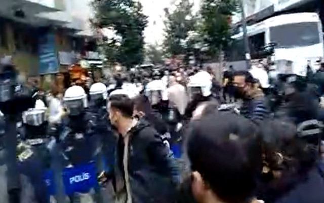 Polisten HDP'nin Basın Açıklamasına Gözaltı
