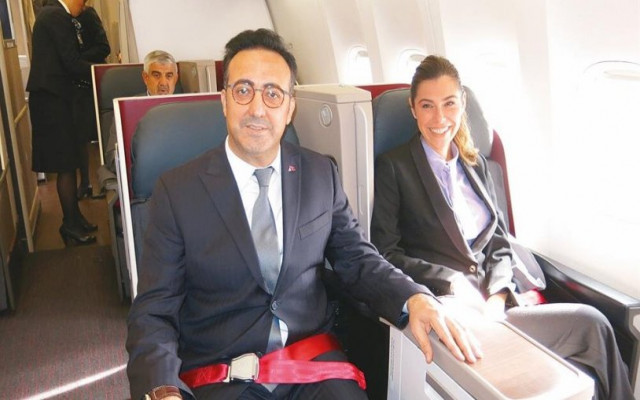 THY Başkanı Ekibi Kazakistan'da Bırakıp Eşiyle Türkiye'ye Döndü