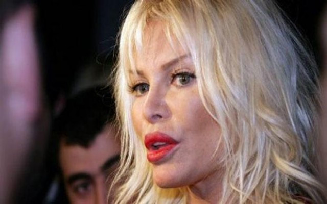 Ajda Pekkan'dan Konya Tepkisi: Beni Mecbur Bırakmayın