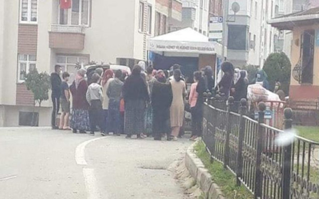 Bu da Askıda Ekmek Kuyruğu...