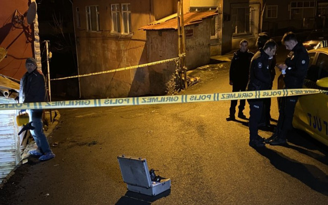 Magandaların Silahlı Kavgasında Çöp Atmaya Çıkan Çocuk Vuruldu
