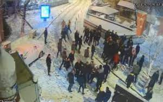 İstanbul'da kartopu savaşı silahlı kavgaya dönüştü