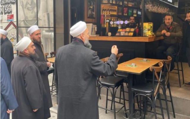 Gezi Davası Kararını Verenler, Şeriat bildirisini Dağıtanları Da Görmeli