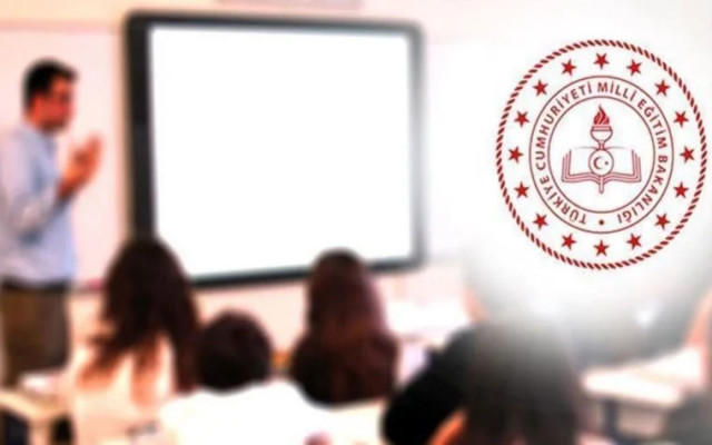 Okul müdürüne kumpasa MEB'den yanıt geldi
