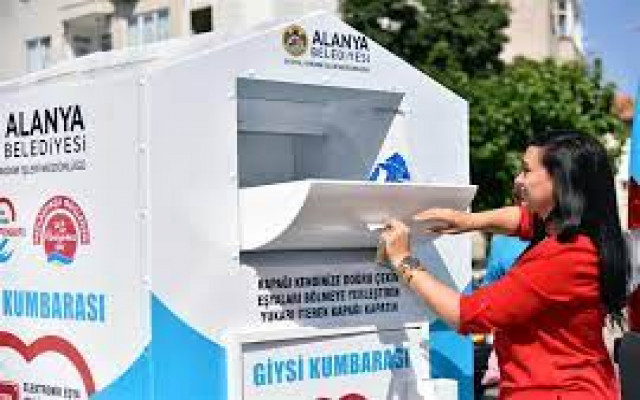 Yoksullara Bağışlanan Giysileri İhaleyle Sattılar