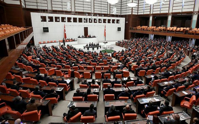 Vekiller de Ekonomik Krizden Şikayetçi