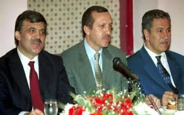 Bülent Arınç'tan Erdoğan'lı Gül'lü paylaşım