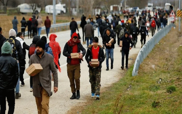 Binlerce sığınmacı Avrupa’ya geçmeye hazırlanıyor