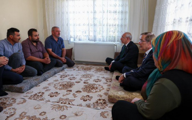 Kılıçdaroğlu'ndan İşıd'in Yaktığı Erin Ailesine Ziyaret